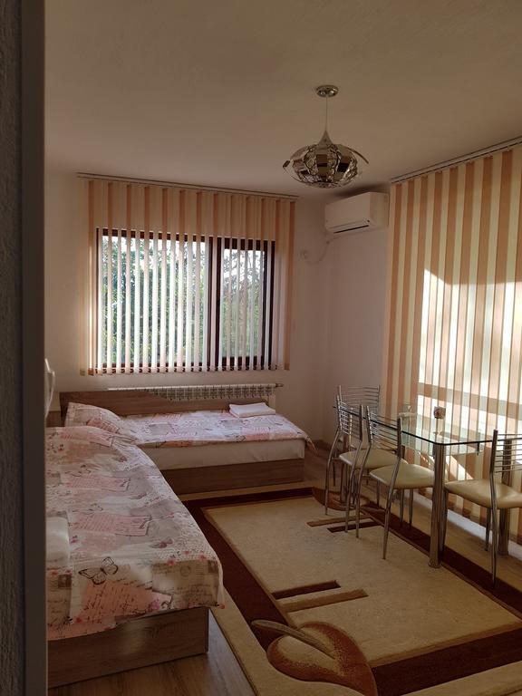 Д И В 1 - D & V 1 Apartment Sandanski Esterno foto